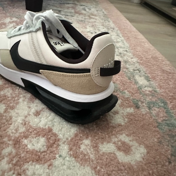 NWT Women’s Nike Pre-Day LX, size 8 - Picture 4 of 5